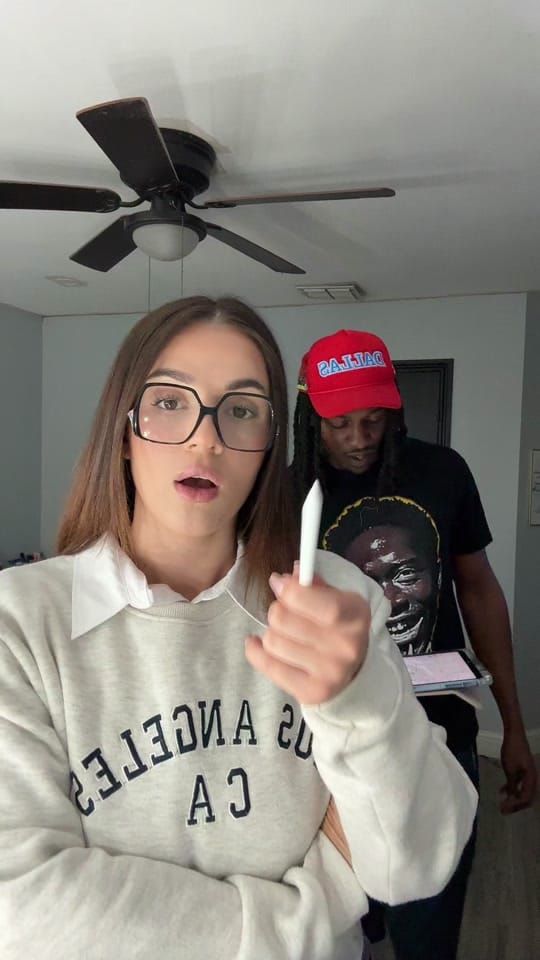 J’espère pour vous que vous avez bien écouté !! Il a encore beaucoup de progrès à faire, le français n’est pas facile lol 🇺🇸🇫🇷🗣️😂❤️