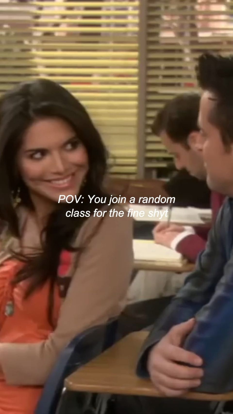 📸 @Lola : « A native English speaker walks into an English class, and somehow he's not even the top student on day one. Joey (2005) delivers one of its funniest chapters with Season 2, Episode 6, Joey and the… »