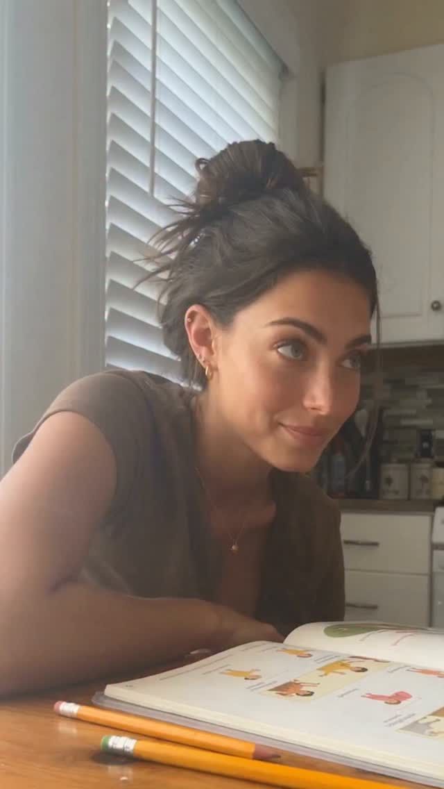 📸 @Adri Wld : « My first time trying to teach English to a 5year old... it didn't go as planned... who said English is the easiest language? Please make it make sense.
-
-
- »