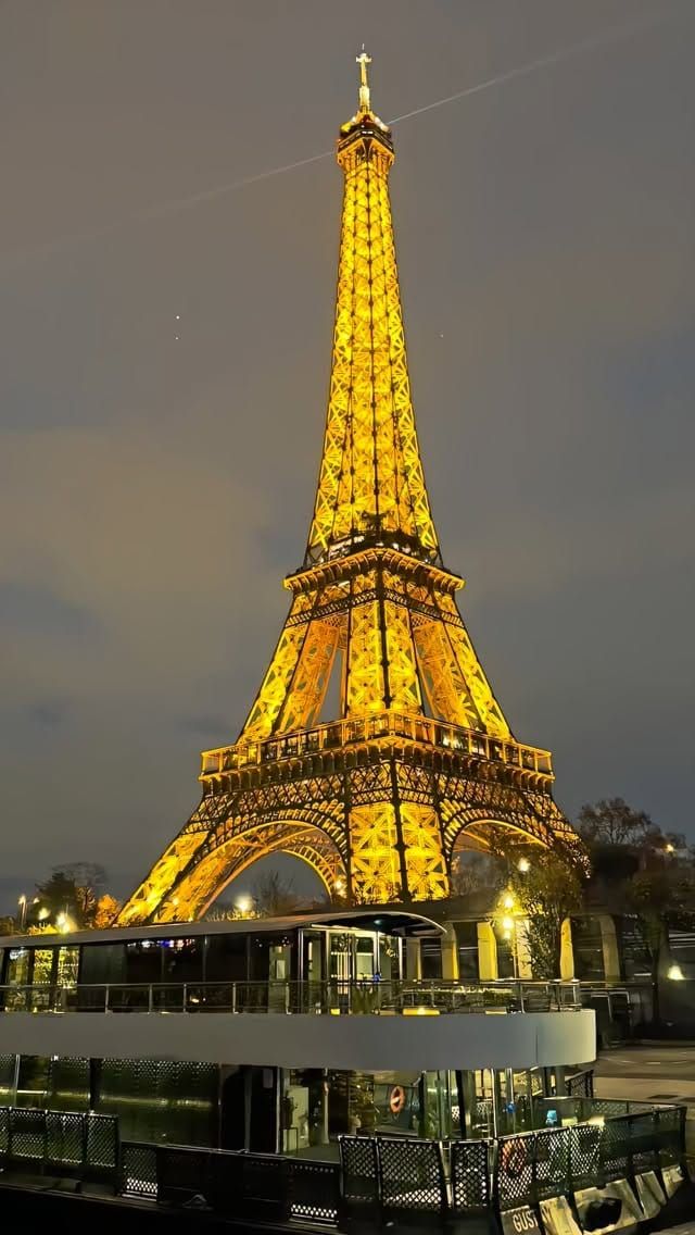 📸 @Liaqat Ali : « Paris Nights Hit Different ✨🇫🇷 Golden lights, timeless vibes… standing under the Eiffel Tower feels like a dream ✨
From dreams to reality—Paris, you stole my heart 💛 LuxuryTravel NightAesthetic… »