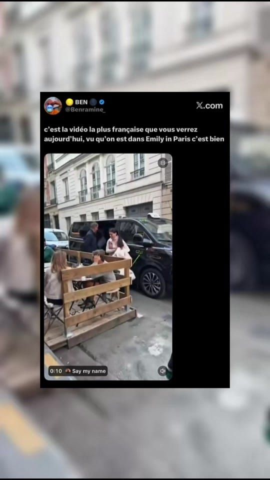 🎬 @benramine_ — Funny : « les touristes à Paris 😂😂😂😂 #😂 »