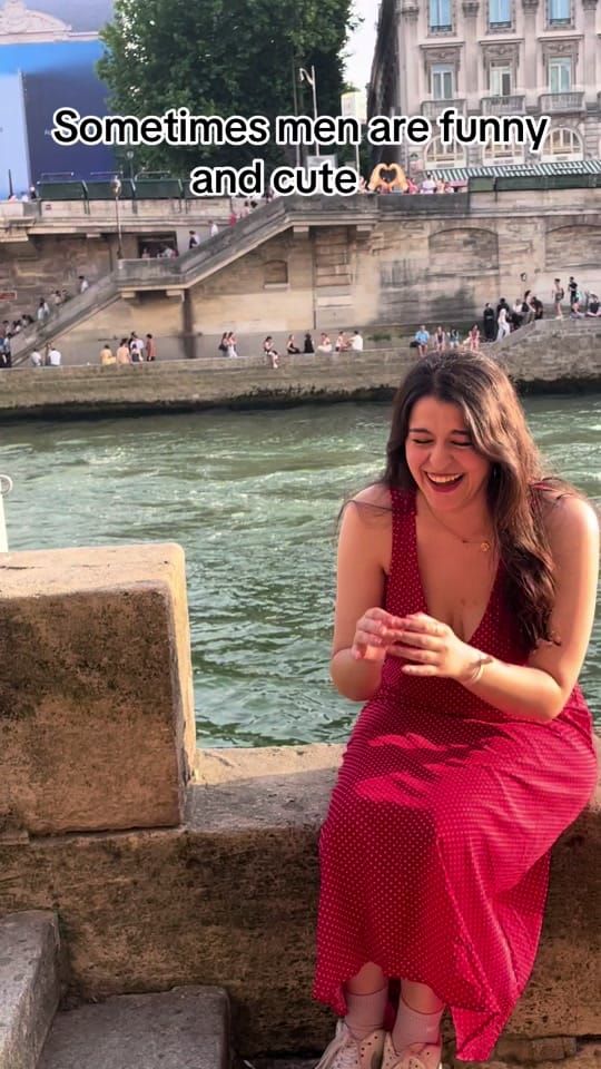 🎬 @nastynamless — Funny : « Je vous connais pas mais 🥹❤️🫰🏻 (Une boulangerie) 🇨🇵 »