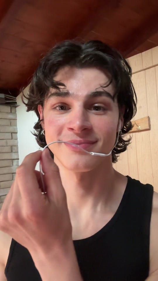 🎬 @itspierreboo — Pronunciation : « Et oui! 🤷🏻‍♂️ »