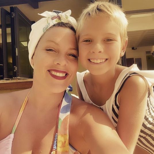 P!Nk hace su debut en TikTok con un video en el que canta su hija