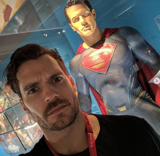 Henry Cavill tiene novia y lo hace oficial en Instagram