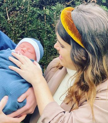 La princesa Eugenia comparte un nuevo video de su hijo August