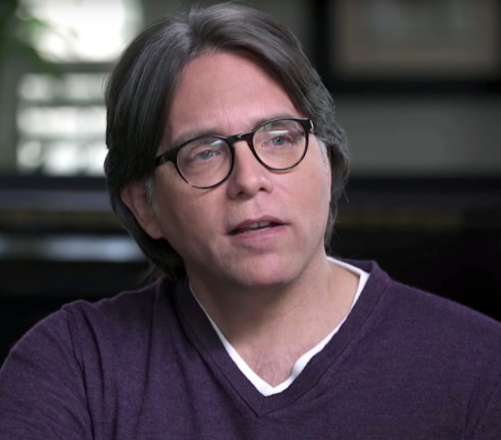 Novedades en el caso Nxivm: Allison Mack entregó a los fiscales un audio del líder de la secta hablando de marcar a los miembros