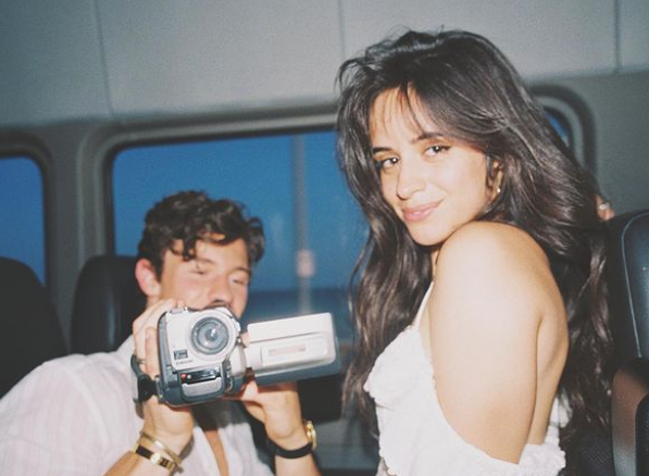 Shawn Mendes es el príncipe azul de Camila Cabello en el estreno de 'Cenicienta'