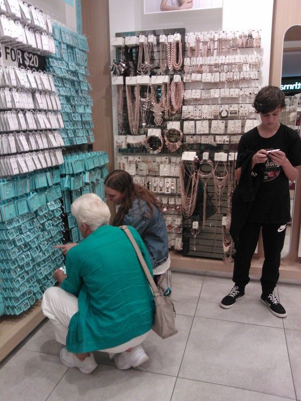 Christmas jewellery and clothes shopping with Jess and Toby