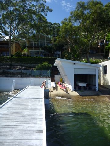 January 2011 kayak trip to Yowie Bay