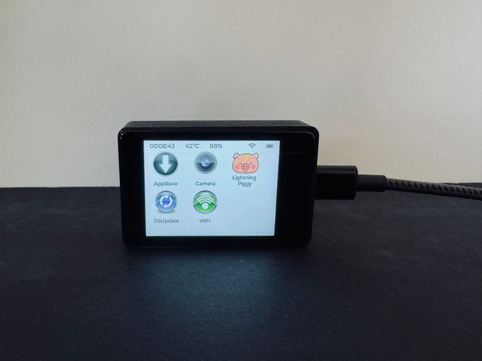 Build a LightningPiggy 2.0 (LCD edition)