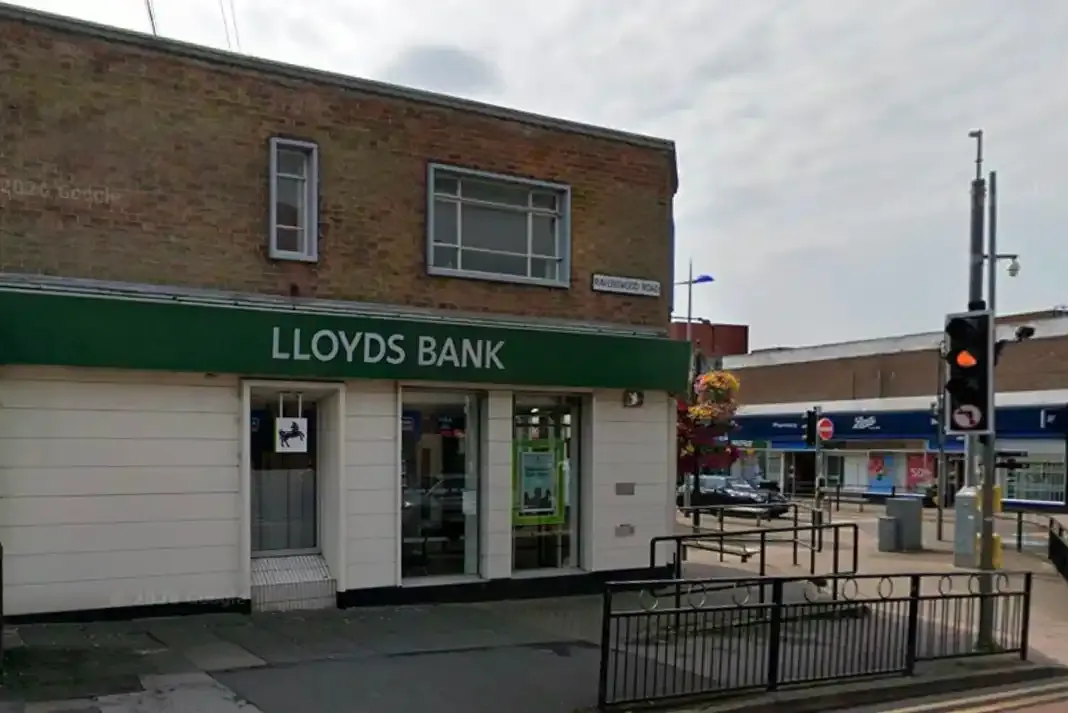 Morning Edition: Bank closure | Fare deal | Street attack