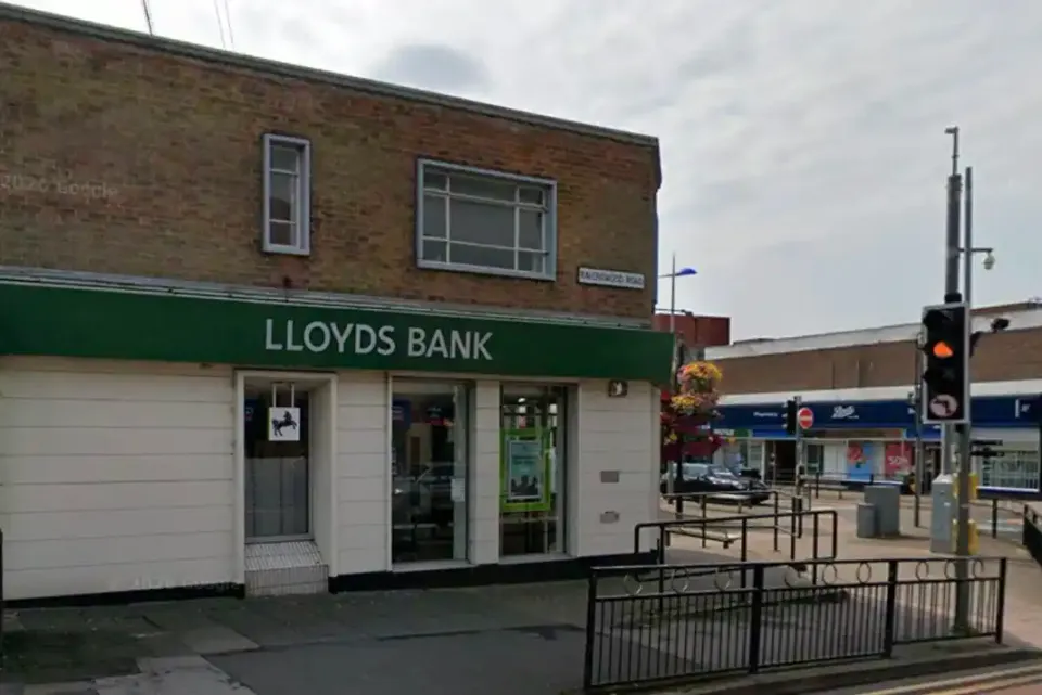 Morning Edition: Bank closure | Fare deal | Street attack