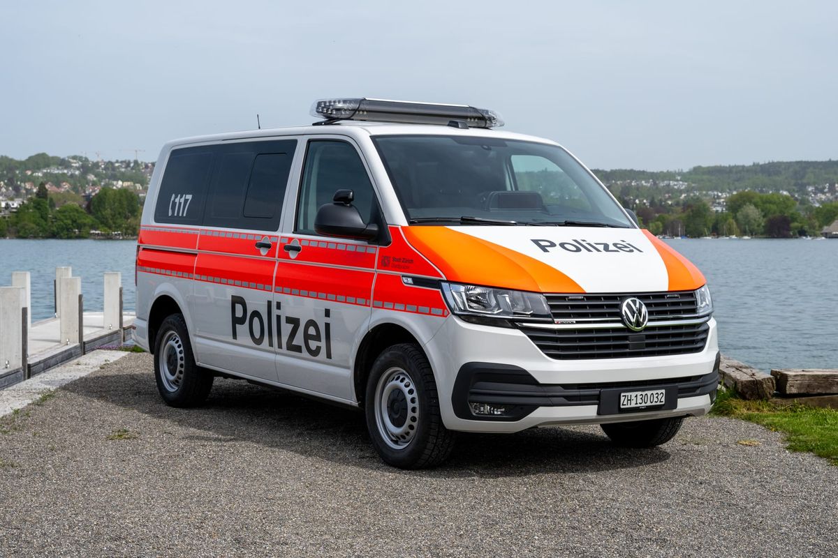 Illegal Party in Zürich-Wipkingen Ends in Violence Against Police