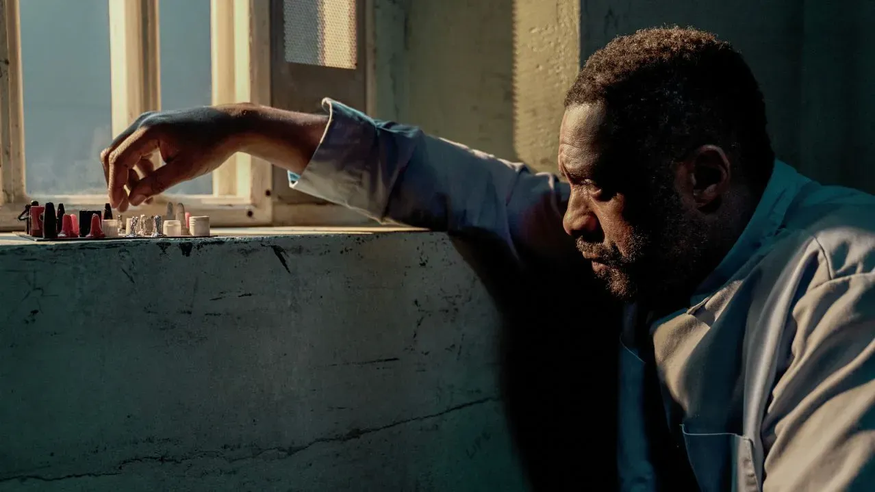 Luther: The Fallen Sun is a dreary mess