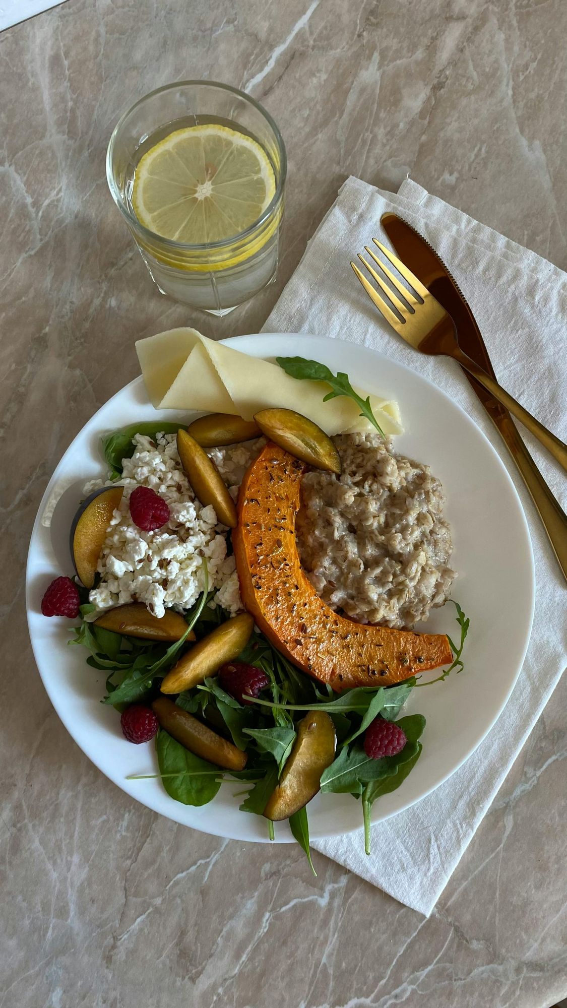 Repas équilibré d'une famille marocaine à petit budget