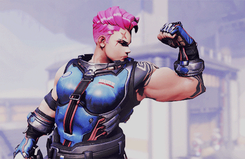  Zarya from Overwatch flexin’ her bicep. 