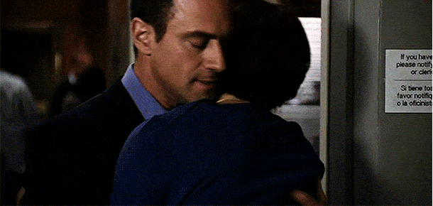 Animated gif of Detective Benson and Detective Stabler hugging on Law & Order: SVU