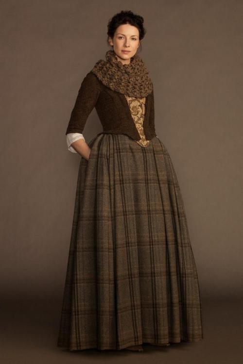  Claire, from Outlander, wearing a very chunky brown cowl. 