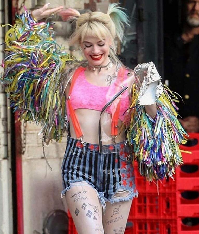  Harley Quinn’s fab “wing jacket” 