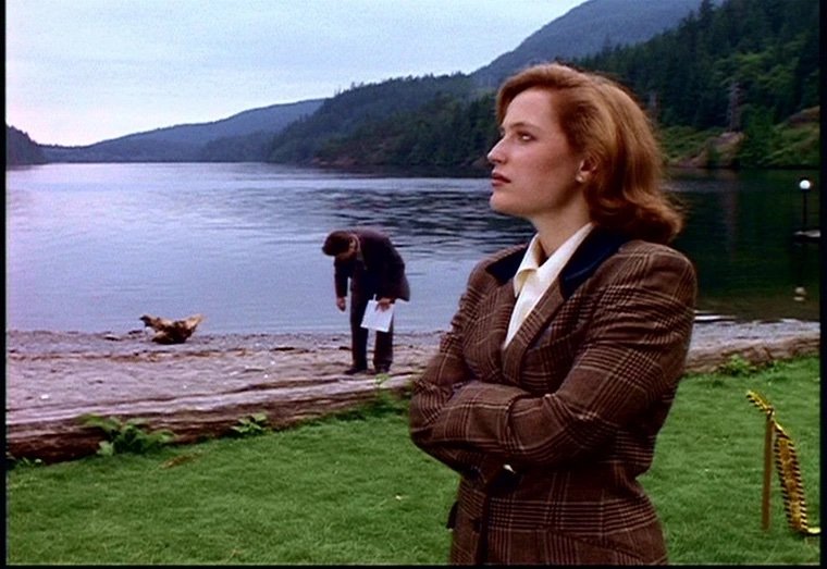 A still image of Agent Scully in a fabulous jacket