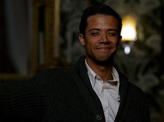 Animated gif from IWTV of Louis smiling