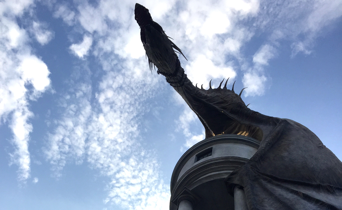 Image of the dragon atop Gringott's Bank at the Wizarding World of Harry Potter at Universal Studios.