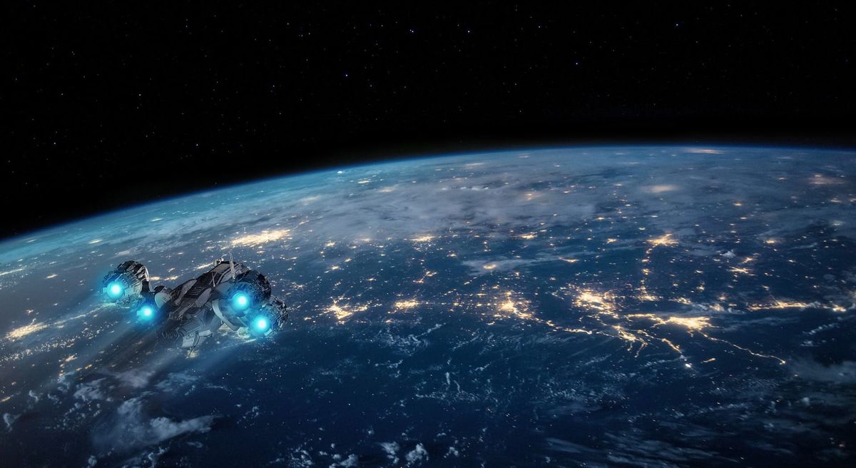  A spaceship flies over a planet. 