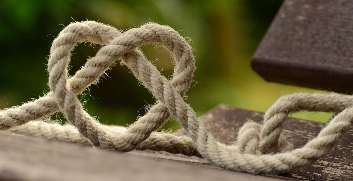  A knot in the shape of a heart 