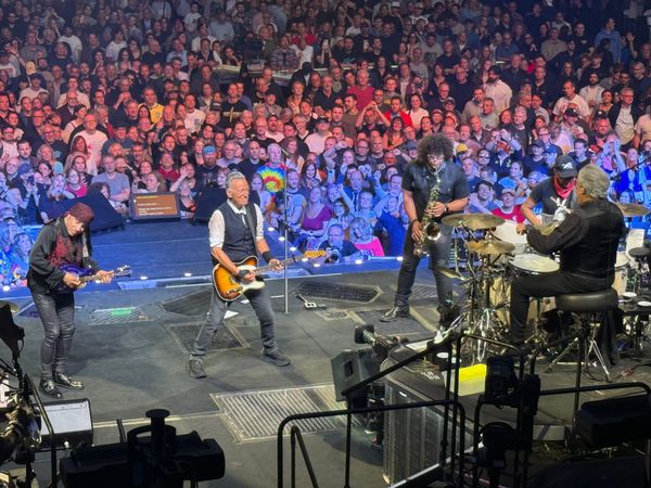 I Recorded A Video of Bruce Springsteen Snubbing Chris Christie At A Springsteen Concert