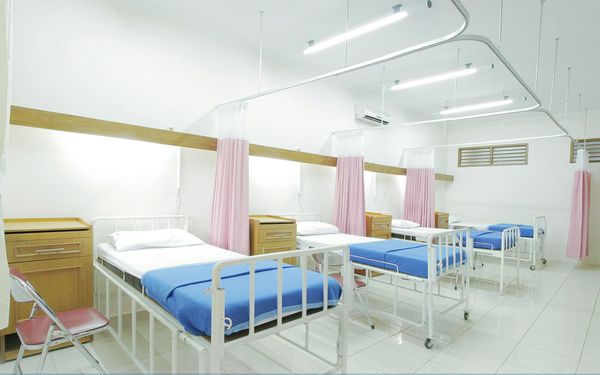 住院保險保障什麼？與住院現金或門診保險有何不同？