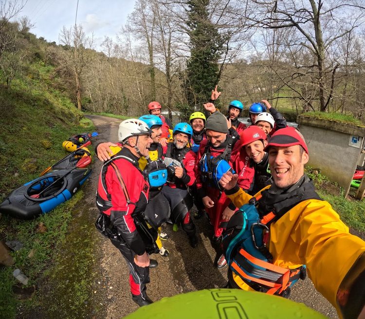 Packrafting río Lor tramo Tramo Medio: Area decreativa de Froxan a Pensión Pacita C.B.