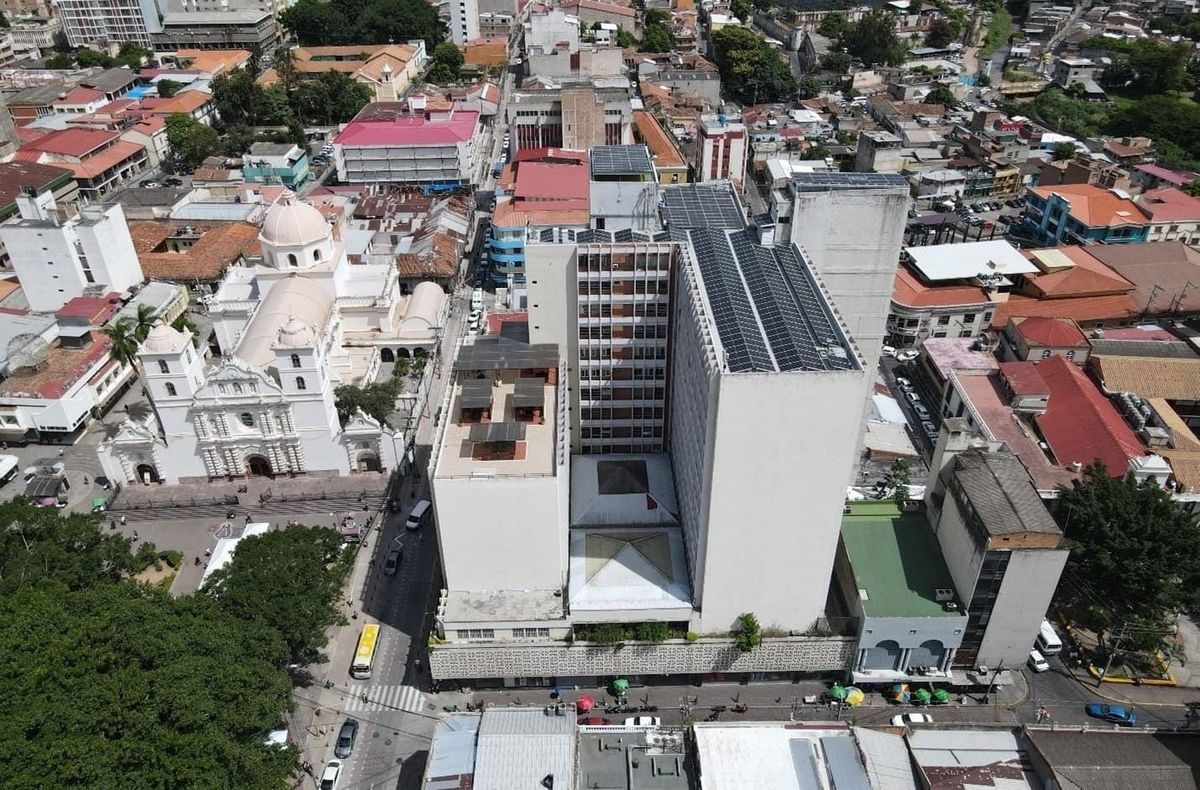 Hondureños usan energía solar por la crisis, pero aún es cara