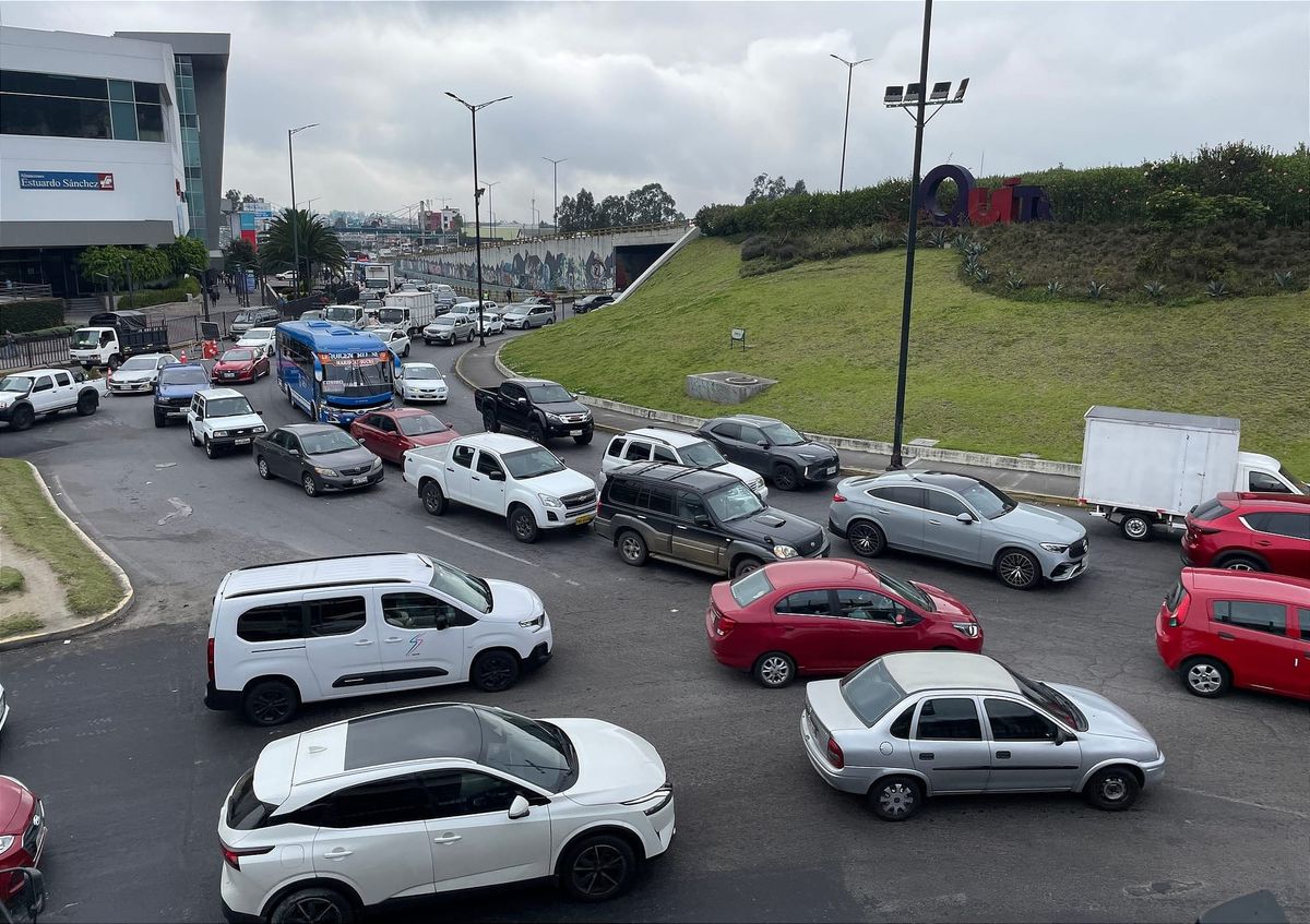 El petróleo vuelve a encarecer el precio de las gasolinas en Ecuador