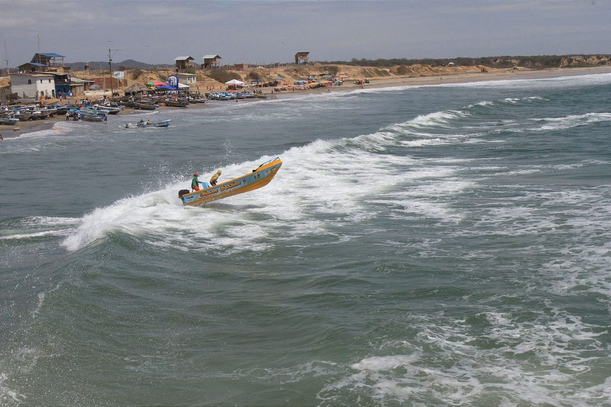 Críticas frenan la Ley de Olas Rompientes: 'El mar no necesita más burocracia'