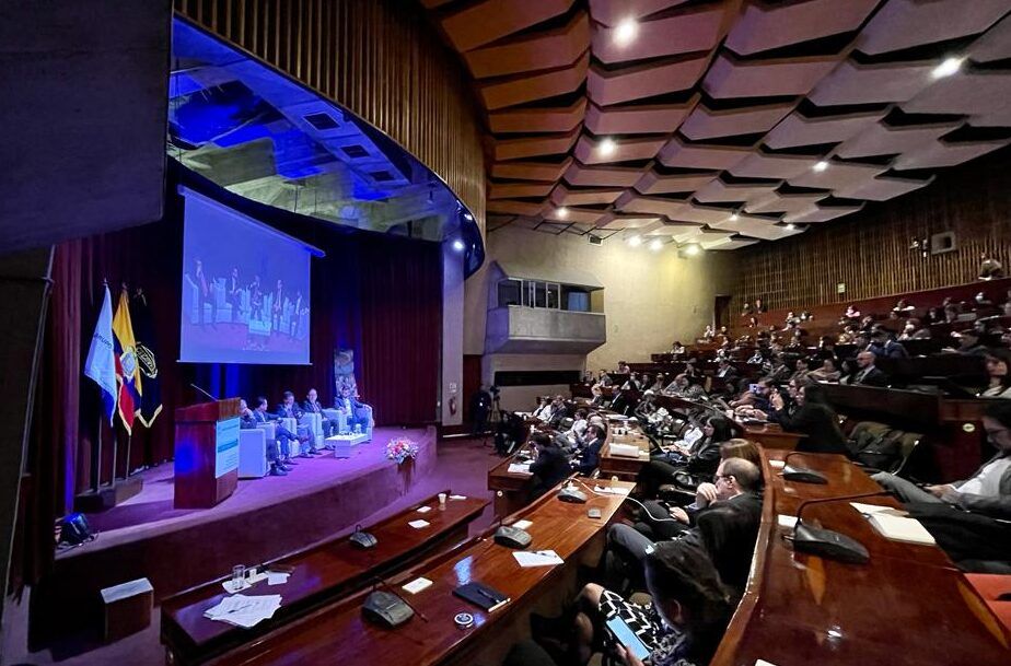 Seminario internacional Apuntando Alto