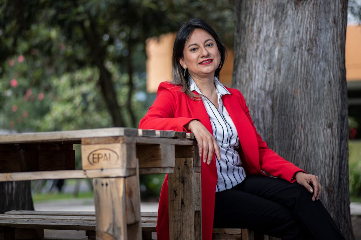 MARÍA CRISTINA PUENTE