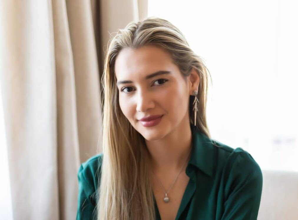 Sade Fritschi Naranjo de 26 años y oriunda de las islas Galápagos fue designada como ministra de Ambiente por el presidente