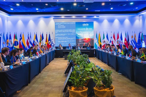 Ecuador expone su estrategia para atraer inversión en energías renovables