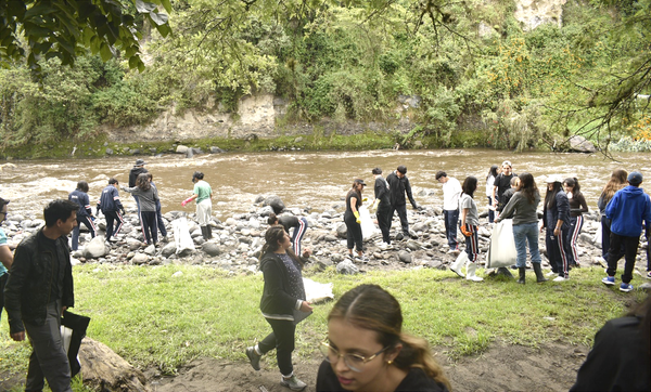 Primera minga por el San Pedro por Día de Educación Ambiental
