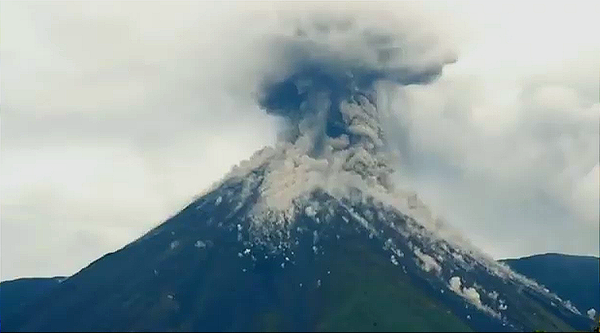 Desde la erupción de 2002, el volcán Reventador creció 150 metros