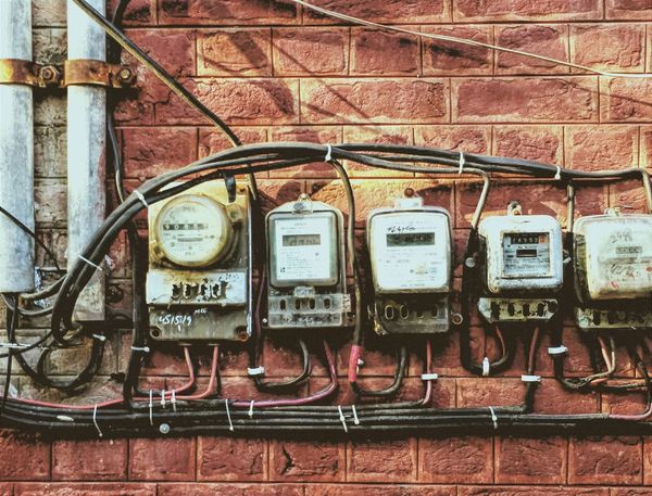 Pérdidas de energía encarecen y debilitan el sistema eléctrico en América Latina