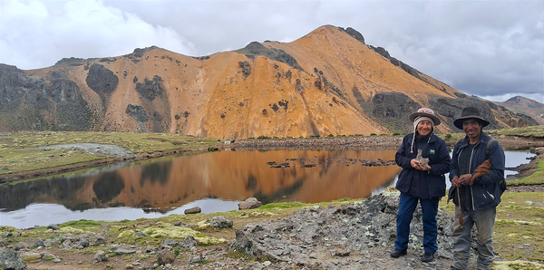 Perú: cuando la nieve desaparece, las comunidades 'siembran' agua