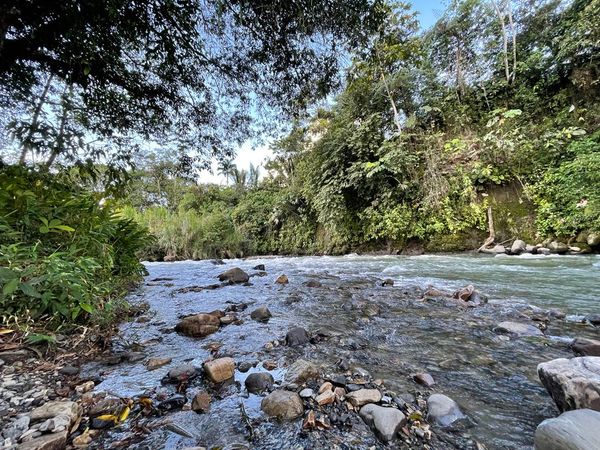 Fotografía del río Jurumbaino, Macas.