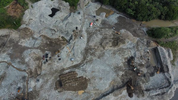 Frente minero ilegal operando en el área de Yutzupino.