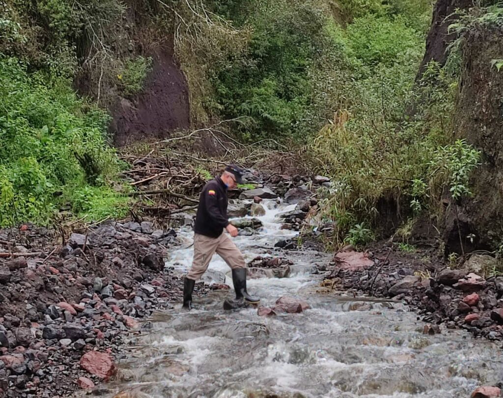 Ángel Palacios es uno de los guardaparques del Parque Nacional Sangay
