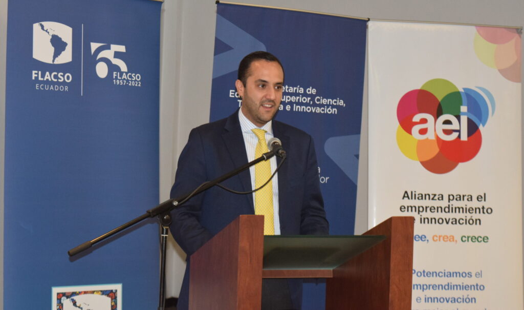 Canciller durante el taller de Flacso, AEI y Senescyt