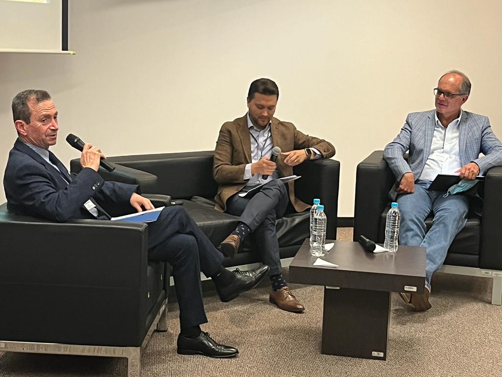 Panel con rectores en taller de Flacso, AEI y Senescyt