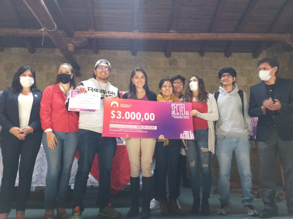 La creación de un chatbot se llevó el tercer premio