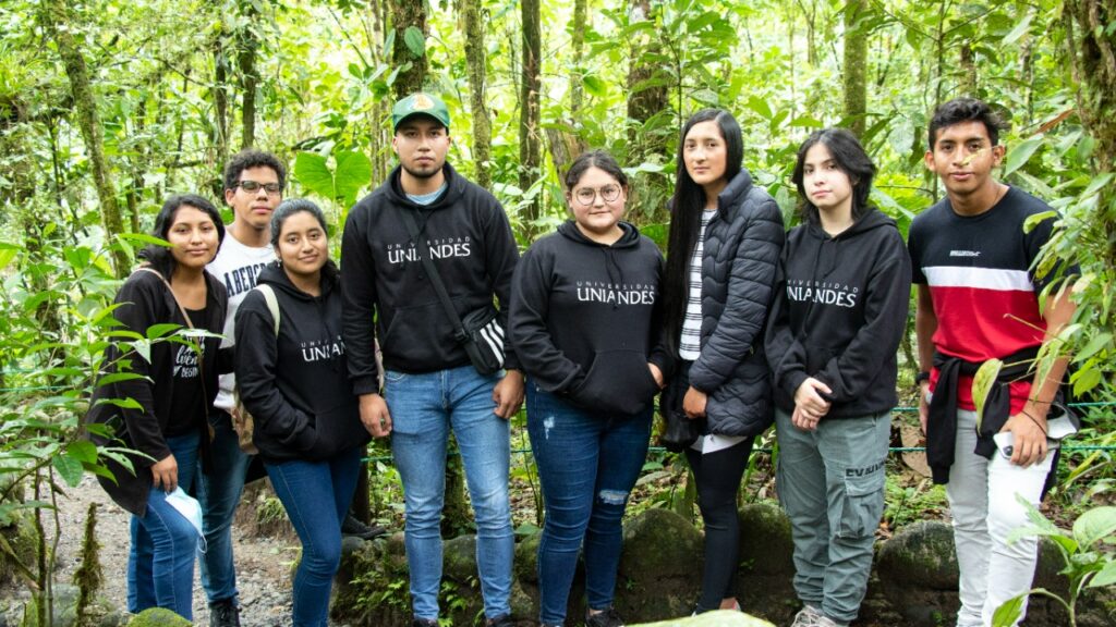 Estudiantes de Uniandes en Yanacocha